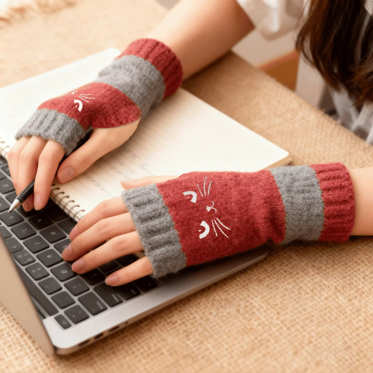 Olivia – Katzenstickerei Fingerhandschuhe | 1+1 GRATIS