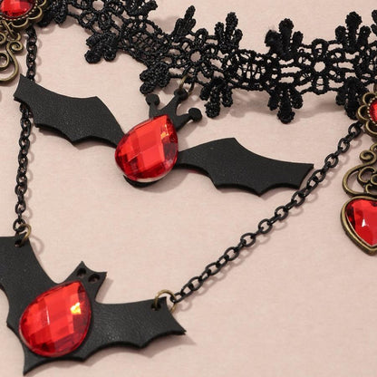 Gothic Halloween Halskette für Damen | Fledermaus Anhänger mit Rubinherz | Verstellbare Kette für Kostüm & Party