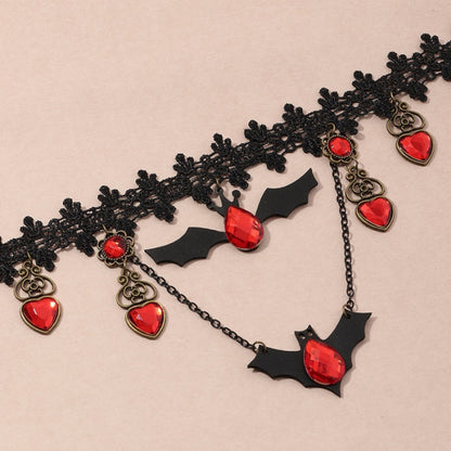 Gothic Halloween Halskette für Damen | Fledermaus Anhänger mit Rubinherz | Verstellbare Kette für Kostüm & Party