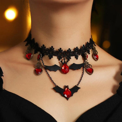Gothic Halloween Halskette für Damen | Fledermaus Anhänger mit Rubinherz | Verstellbare Kette für Kostüm & Party